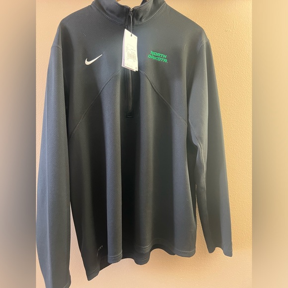 Men’s Nike Dri-Fit North Dakota 1/4 Zip - Picture 2 of 3